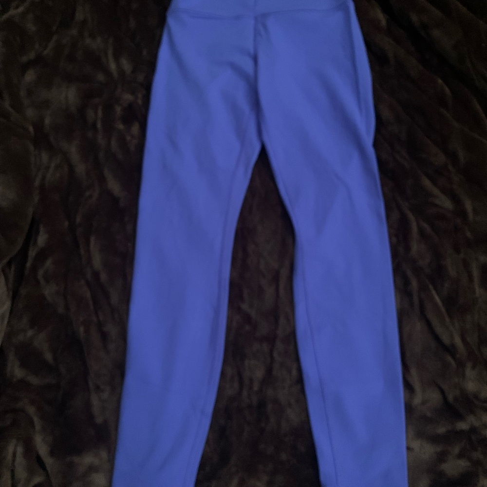 Like new, super soft Athleta transcend tight in periwinkle